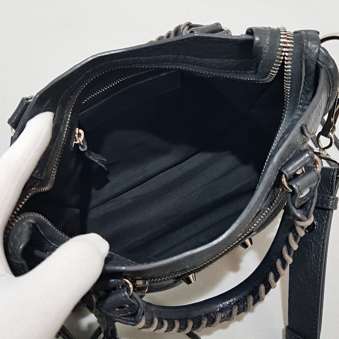 발렌시아가 클래식 모터백 미니 상품이미지9