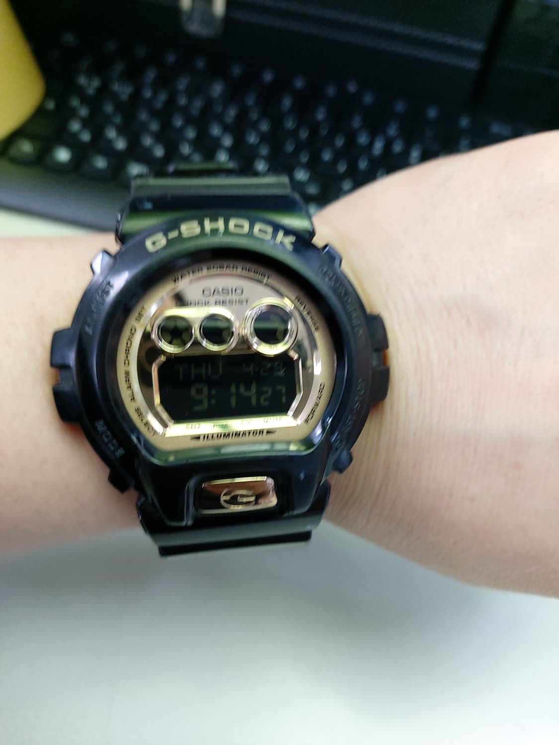 블랙 앤 골드 조합이 아주 멋있는 카시오 지샥 시계 상품이미지5