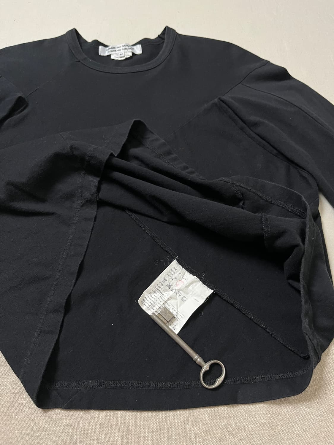 꼼데가르송 트위스트 절개 롱슬리브 티셔츠 comme des garcons 상품이미지6