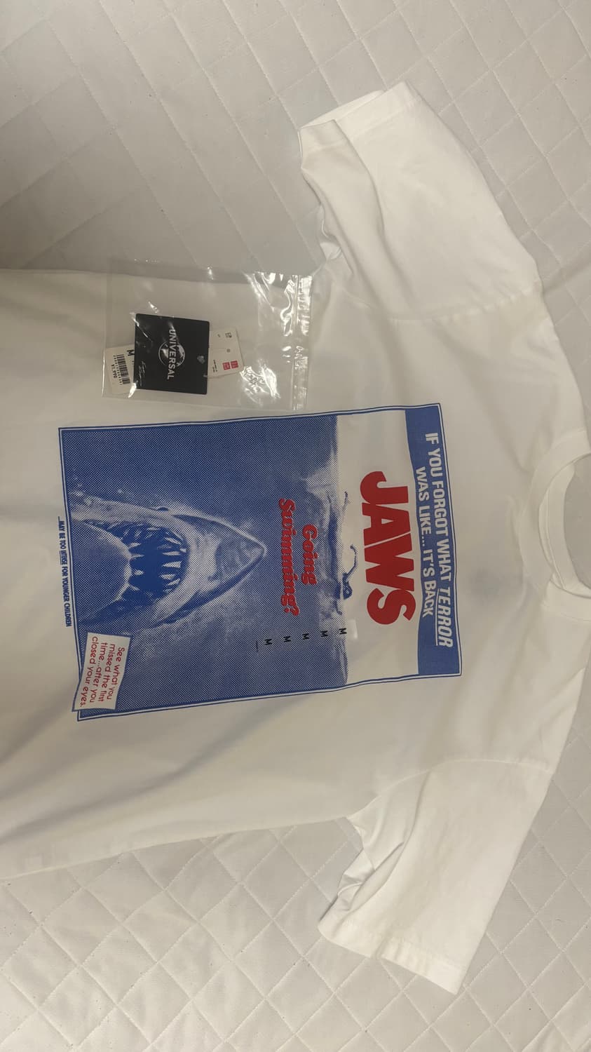 유니클로 jaws 반팔 팝니다 상품이미지2