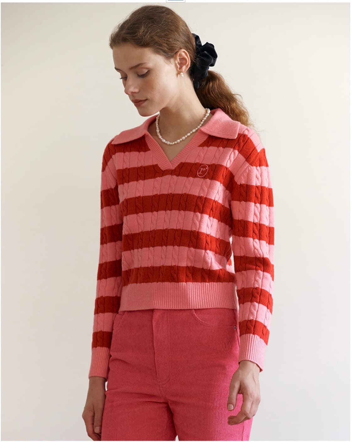 로라로라 브이넥 핑크 배색 케이블 스트라이프 오픈 카라 크롭 니트 상품이미지1