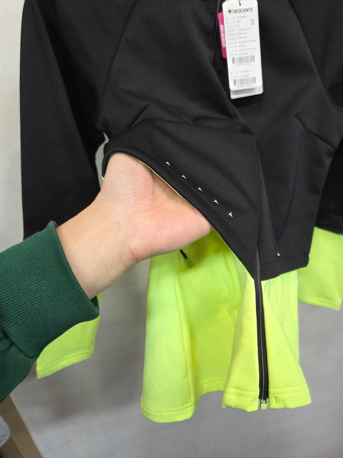 데상트 여성 하이브리드 러닝 레이어드 기능성 후드집업 85 상품이미지4