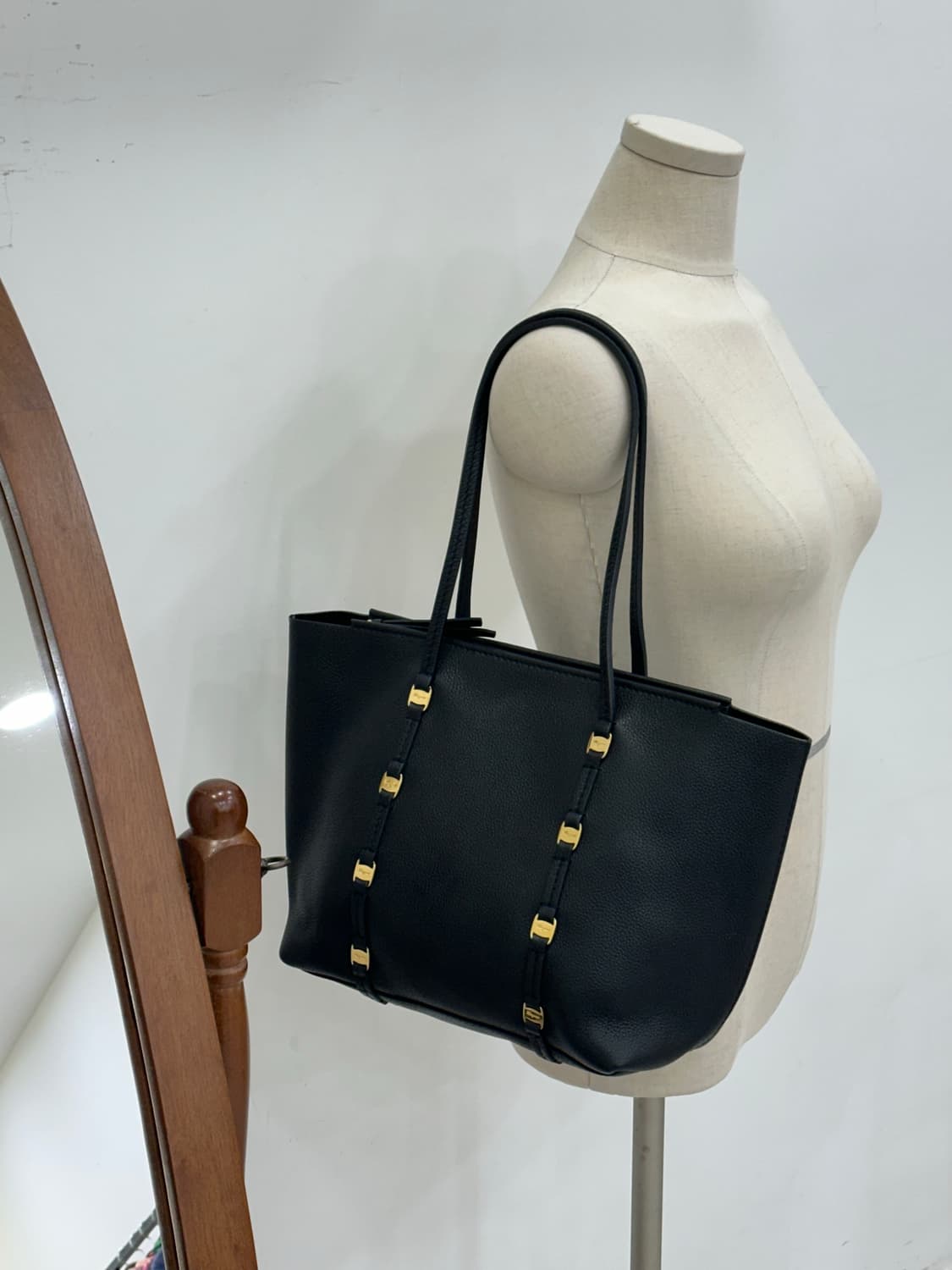 페레가모 간치니 쇼퍼백 상품이미지2