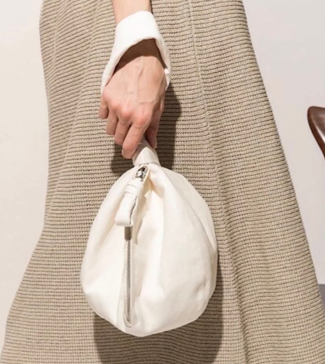 르메르 펄스 볼백 아이보리 상품이미지1