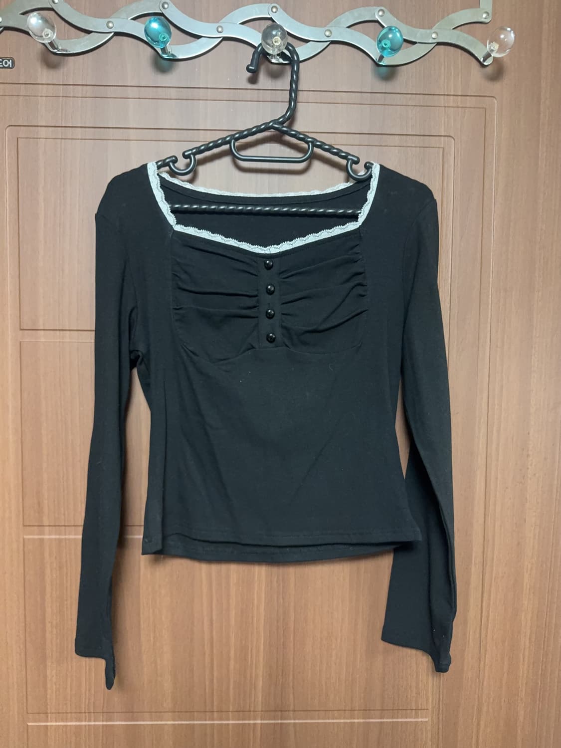 에이블리 쉬인 블랙 셔링 콩단추 긴팔 티셔츠 상품이미지2