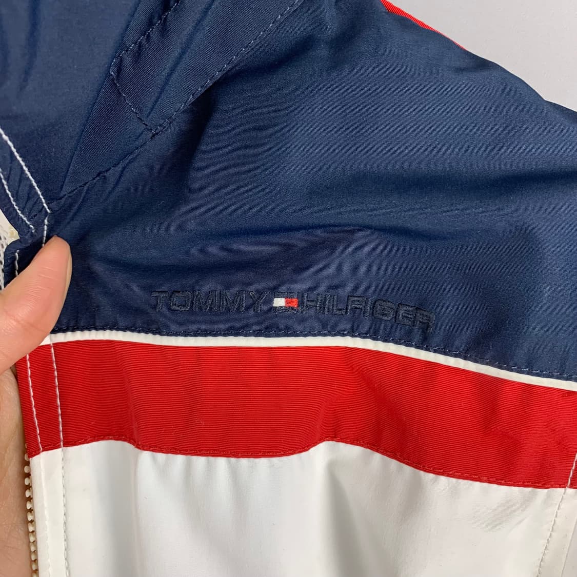 타미힐피거 성조기 화이트 바람막이 자켓 상품이미지4