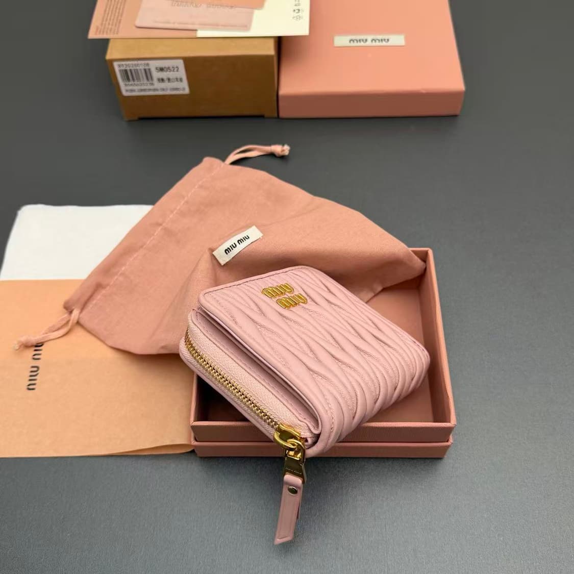 미우 미우 마테라쎄 나파 가죽 동전 지갑 앨러배스터 핑크 상품이미지4