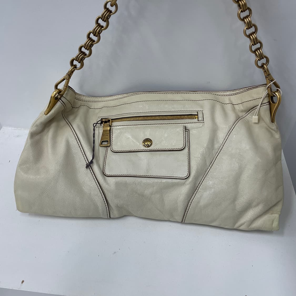 프라다 아이보리 비텔로 레더 시즌 이스트웨스트 체인 숄더백 가방 상품이미지2