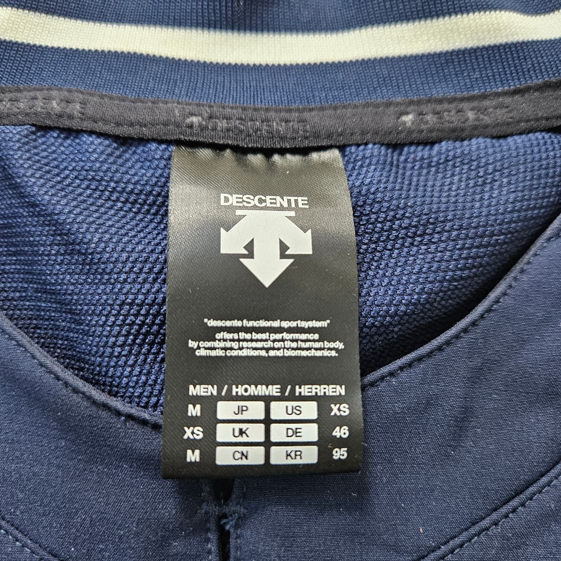 95 데상트 우븐스트레치 반팔 바람막이 0409Y 상품이미지3