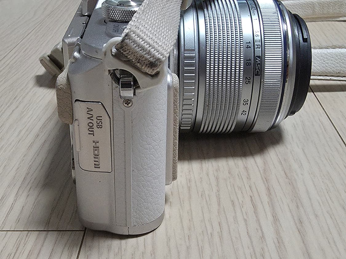 올림푸스 펜 E-PL8 미러리스 디지털카메라 상품이미지4