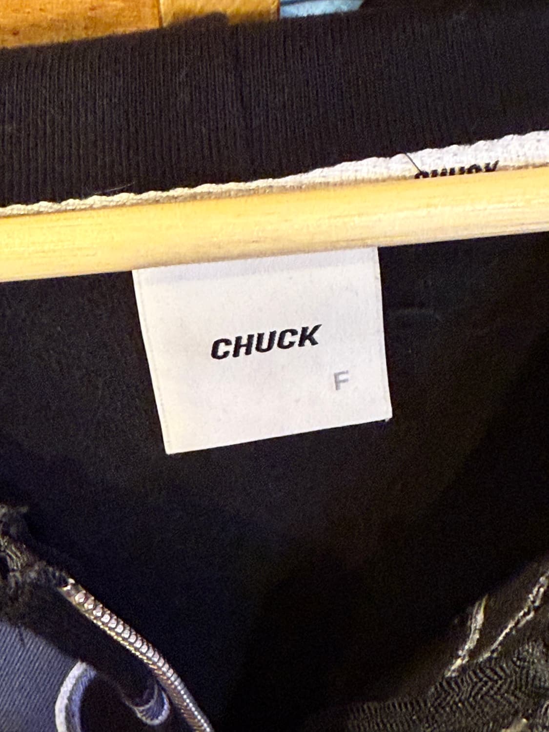 척 빅로고 블랙 후드집업 상품이미지3