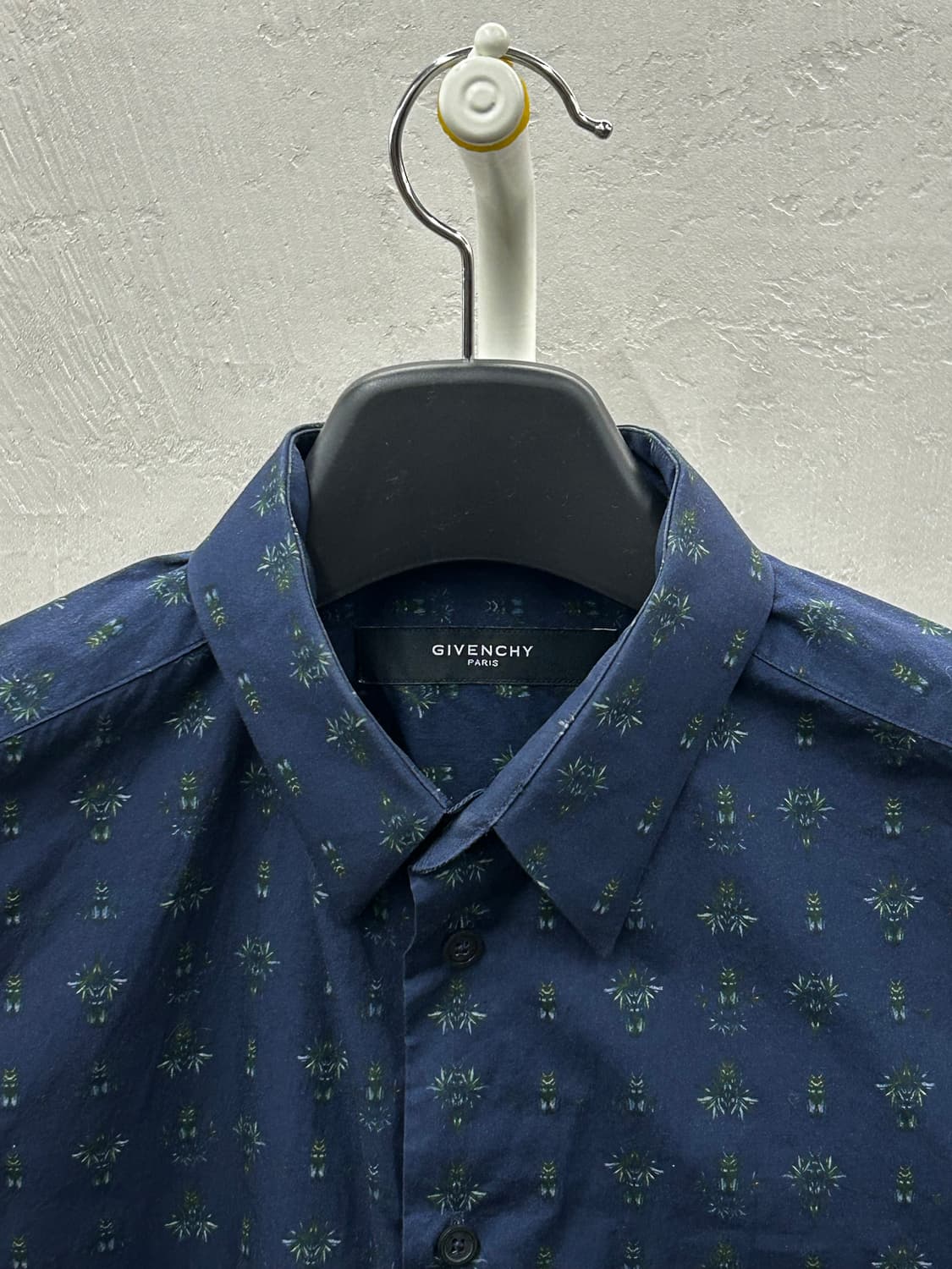 명품 지방시(GIVENCHY) 남성 긴팔 패턴 셔츠 네이비 상품이미지4