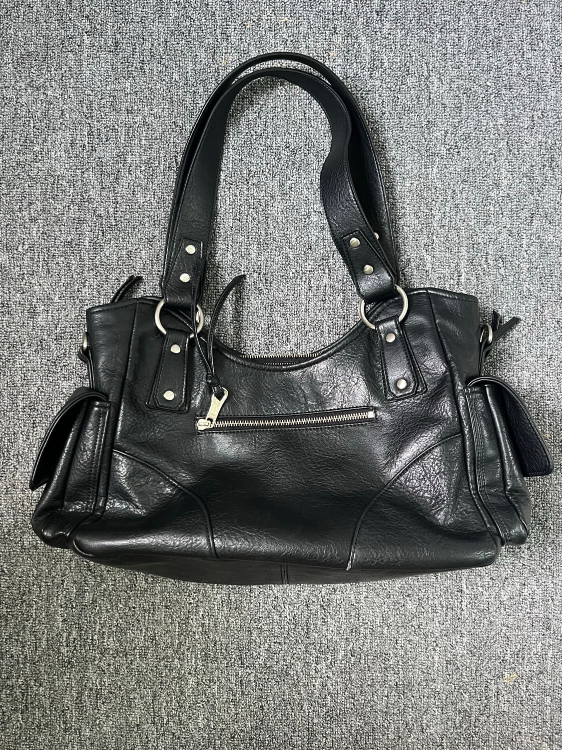 이우가마카라스 스터드 레더 숄더백 블랙 상품이미지2