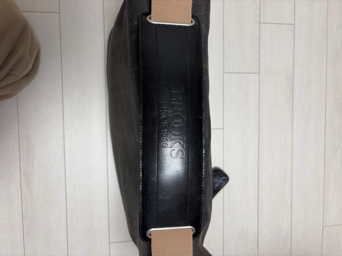 브룩스 잉글랜드 Barbican 크로스백 팝니다 상품이미지6