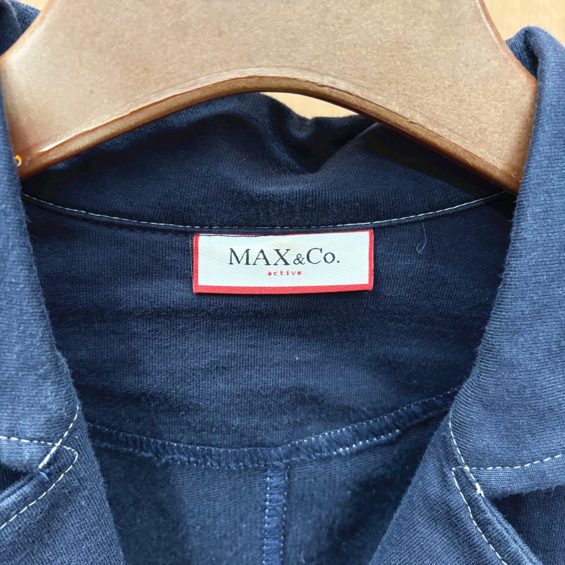 막스앤코 코튼 저지 테일러드 자켓 절개 라인 스티치 디테일 네이비 상품이미지6