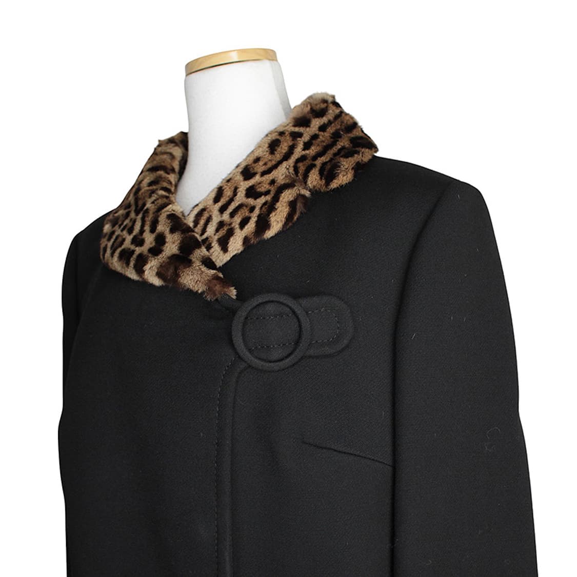 요비스 모델 퍼 트림 블랙 하프 코트 77 상품이미지4