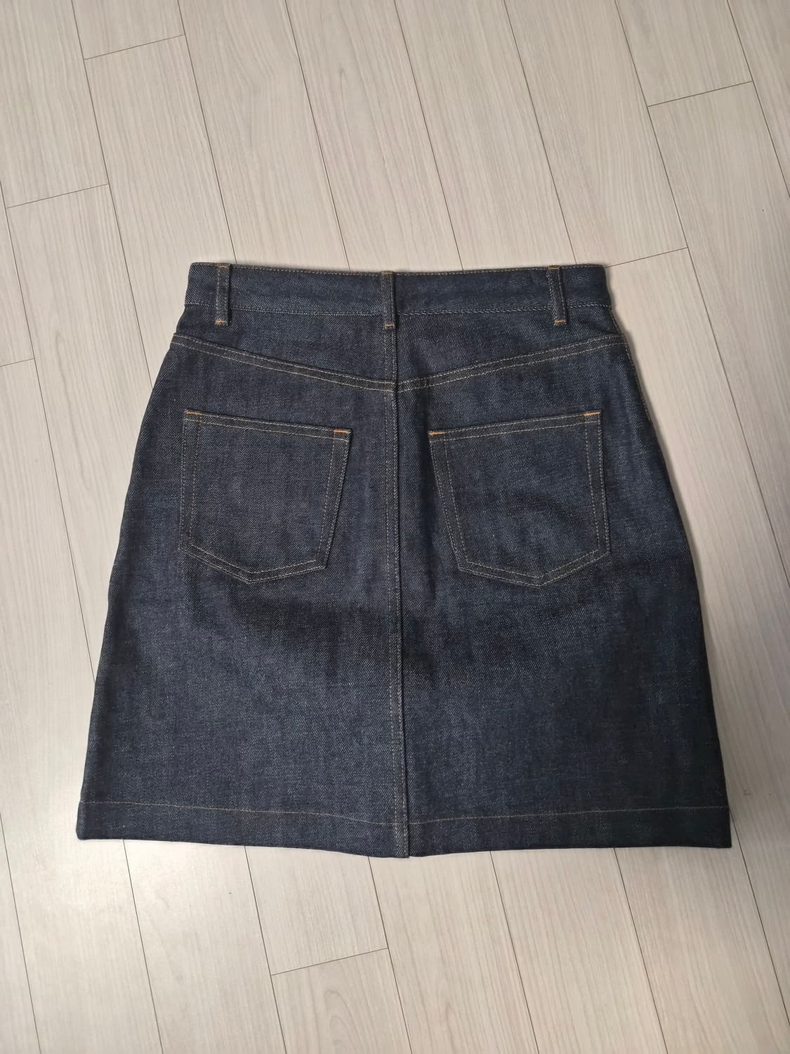 새상품 A.P.C. 아페쎄 생지 데님 버튼 미니스커트 (36사이즈) 상품이미지2
