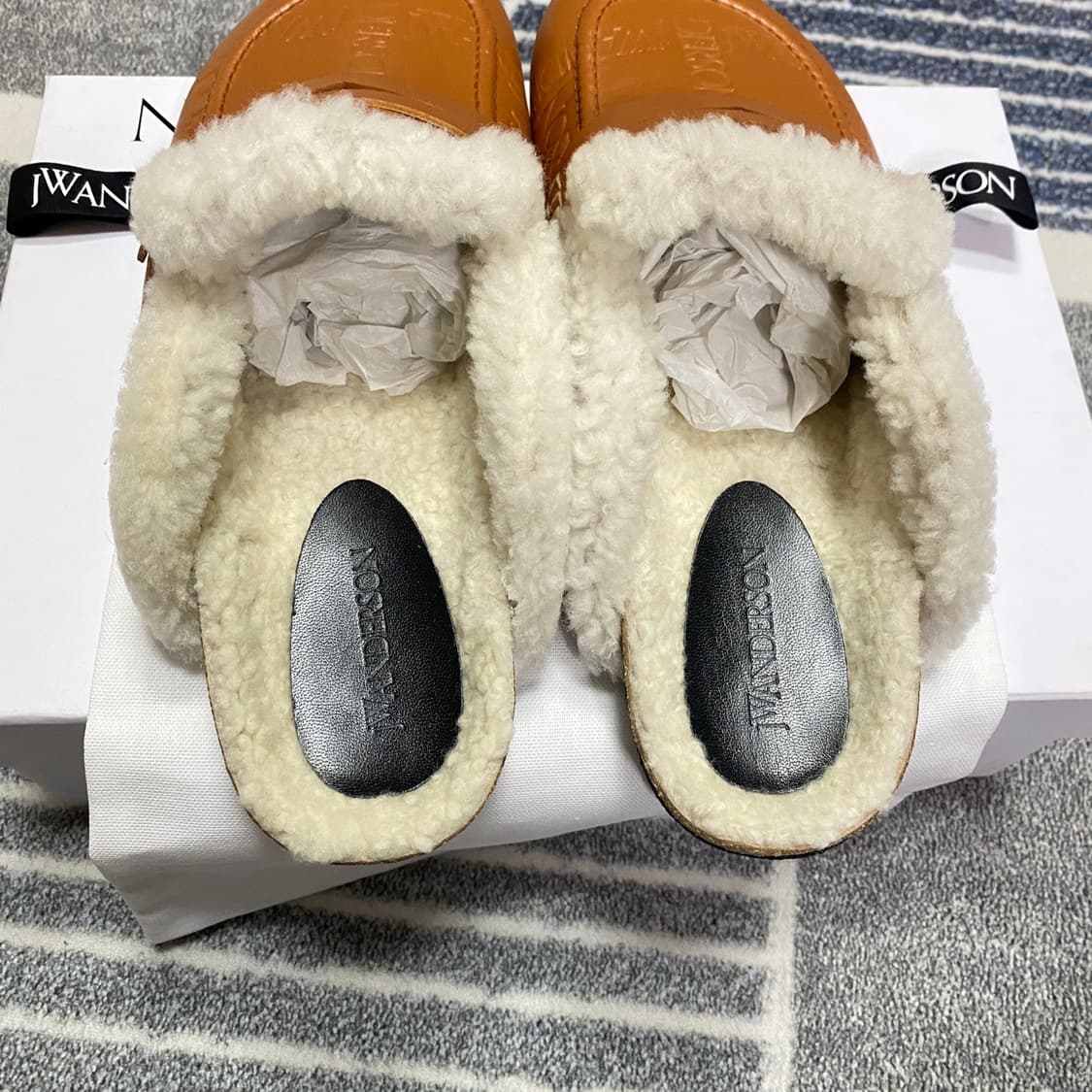 JW ANDERSON JW앤더슨 로고 시어링 로퍼 뮬 상품이미지4
