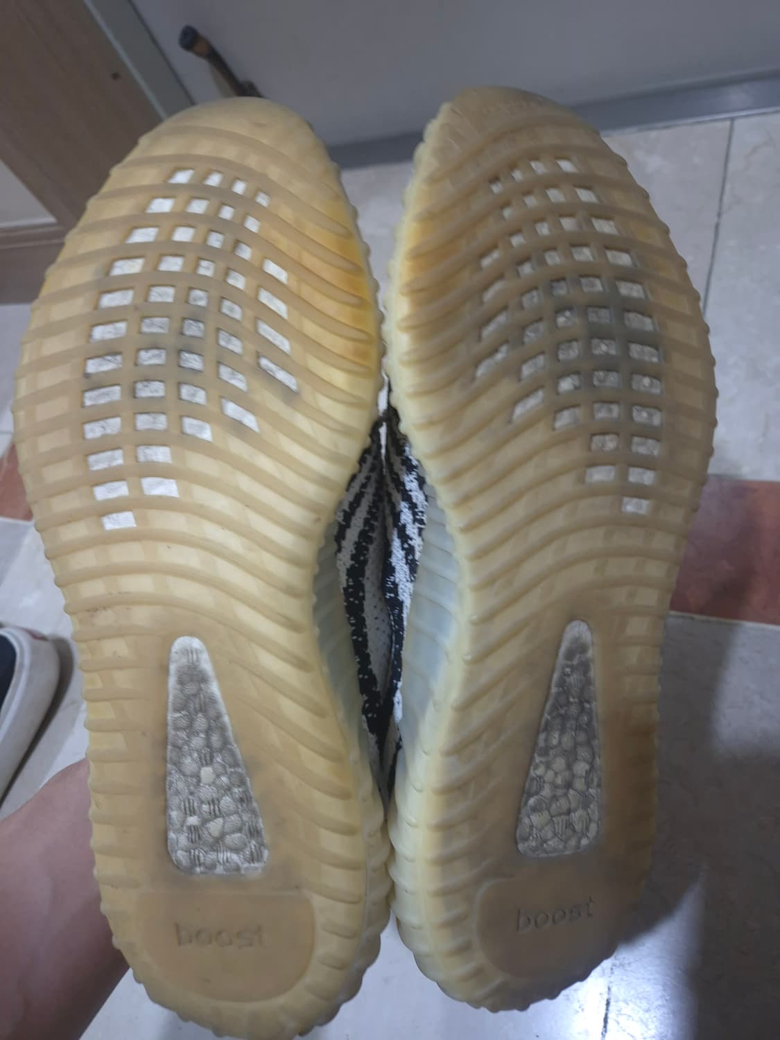 아디다스 이지부스트 350 V2 지브라 us12(300) 상품이미지6