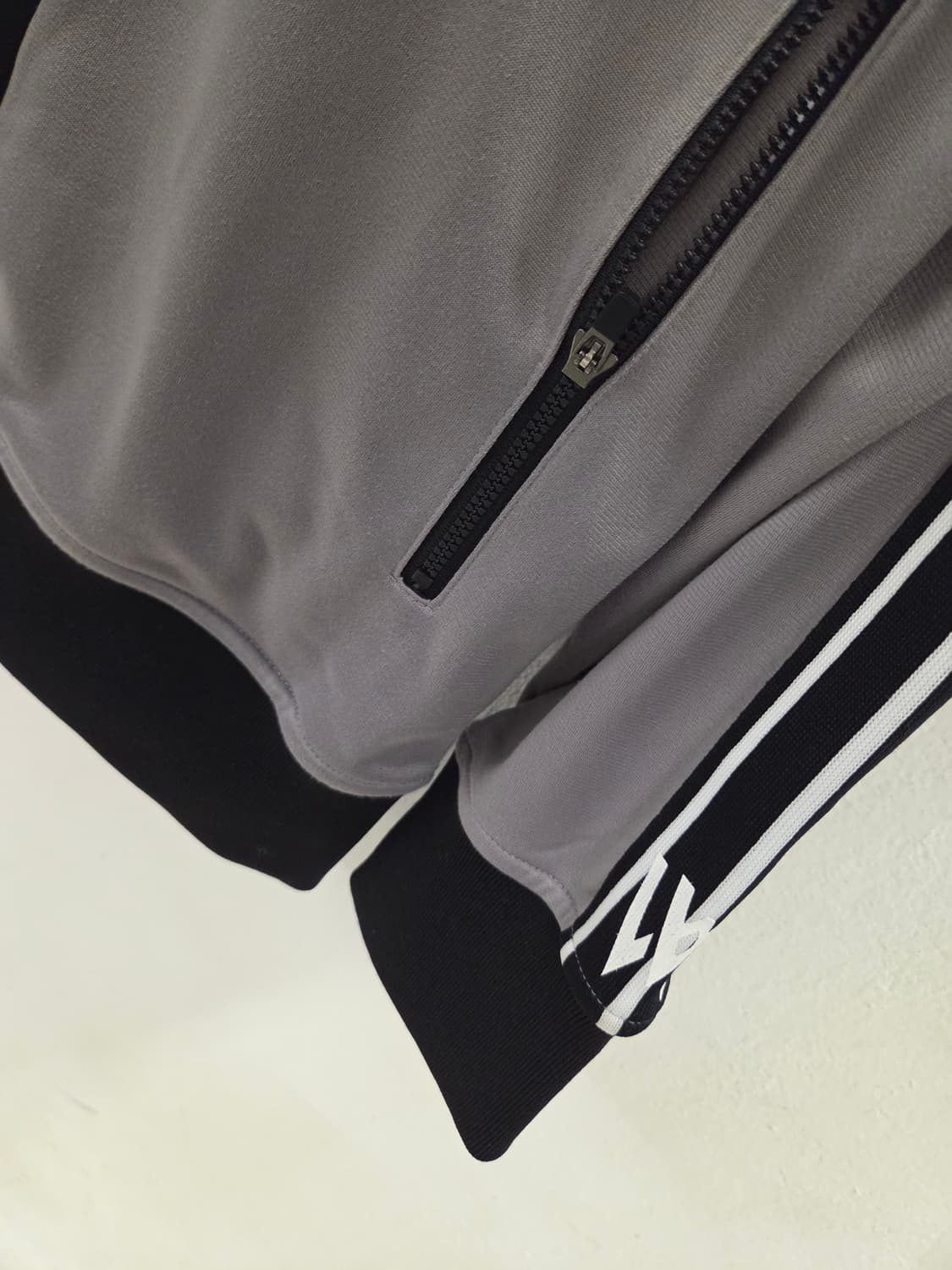 라이프워크 그레이/화이트 배색 트랙탑 L 상품이미지4