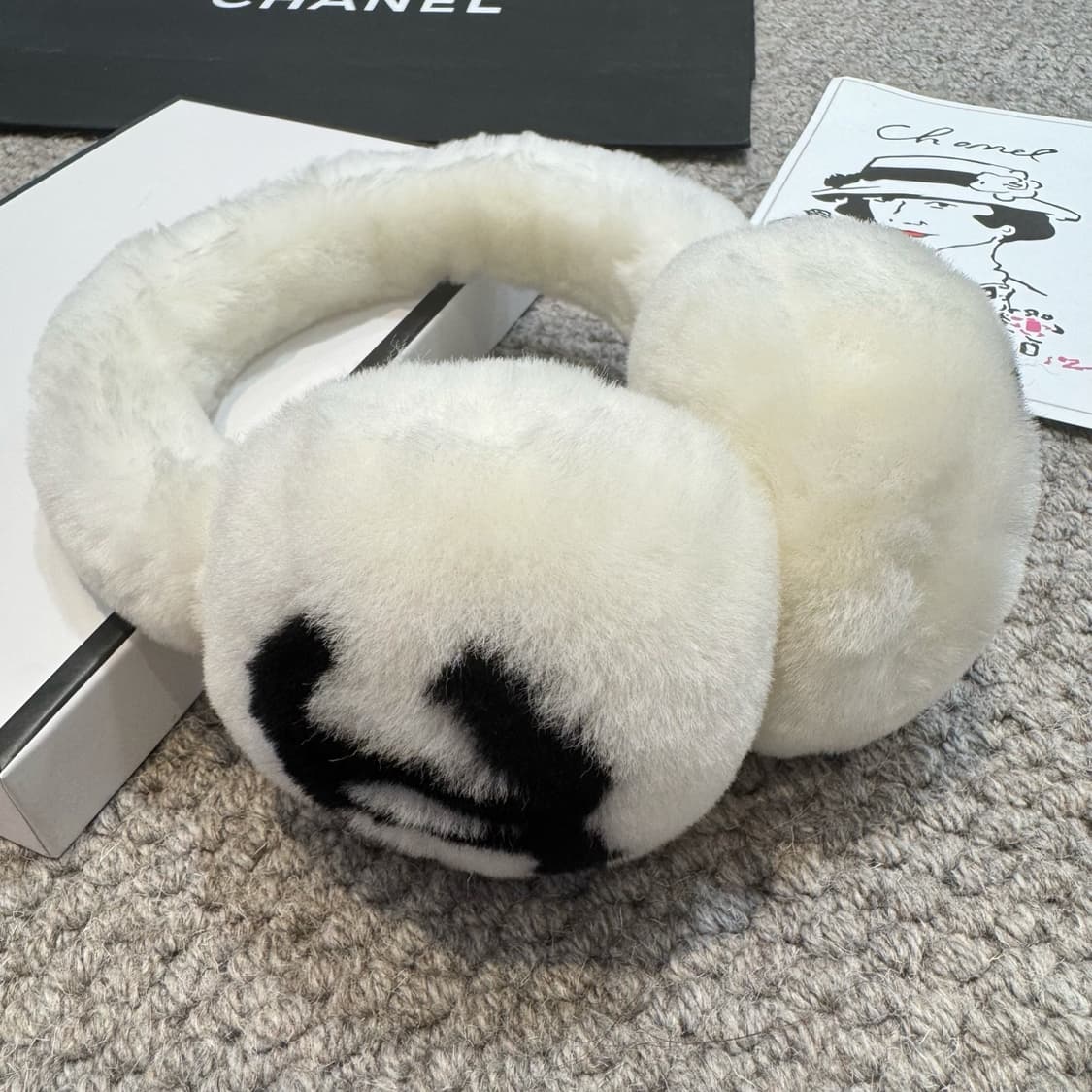 샤넬 귀마개 시어링 램스킨  에크루 상품이미지5