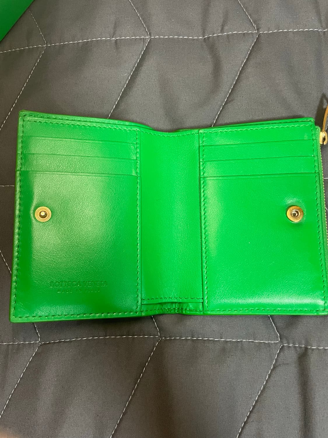 보테가베네타 반지갑 그린 (박스+보증서 포함) 상품이미지4