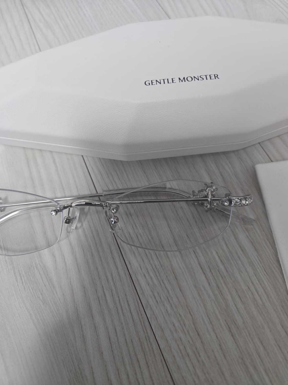 젠틀몬스터 글리츠02 안경  상품이미지4