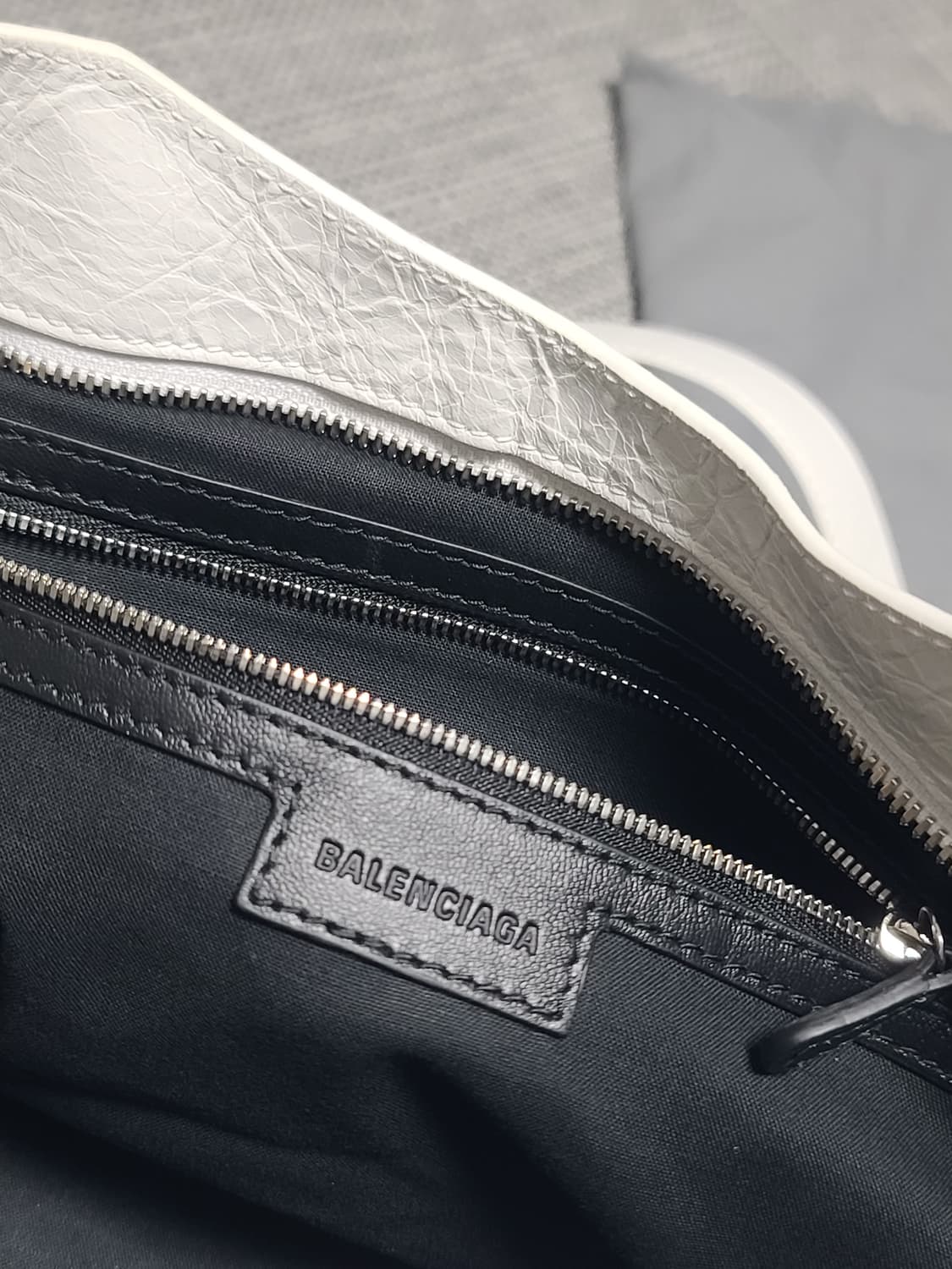 발렌시아가 르시티백 미디엄 화이트 (모터백 시티백) 상품이미지6