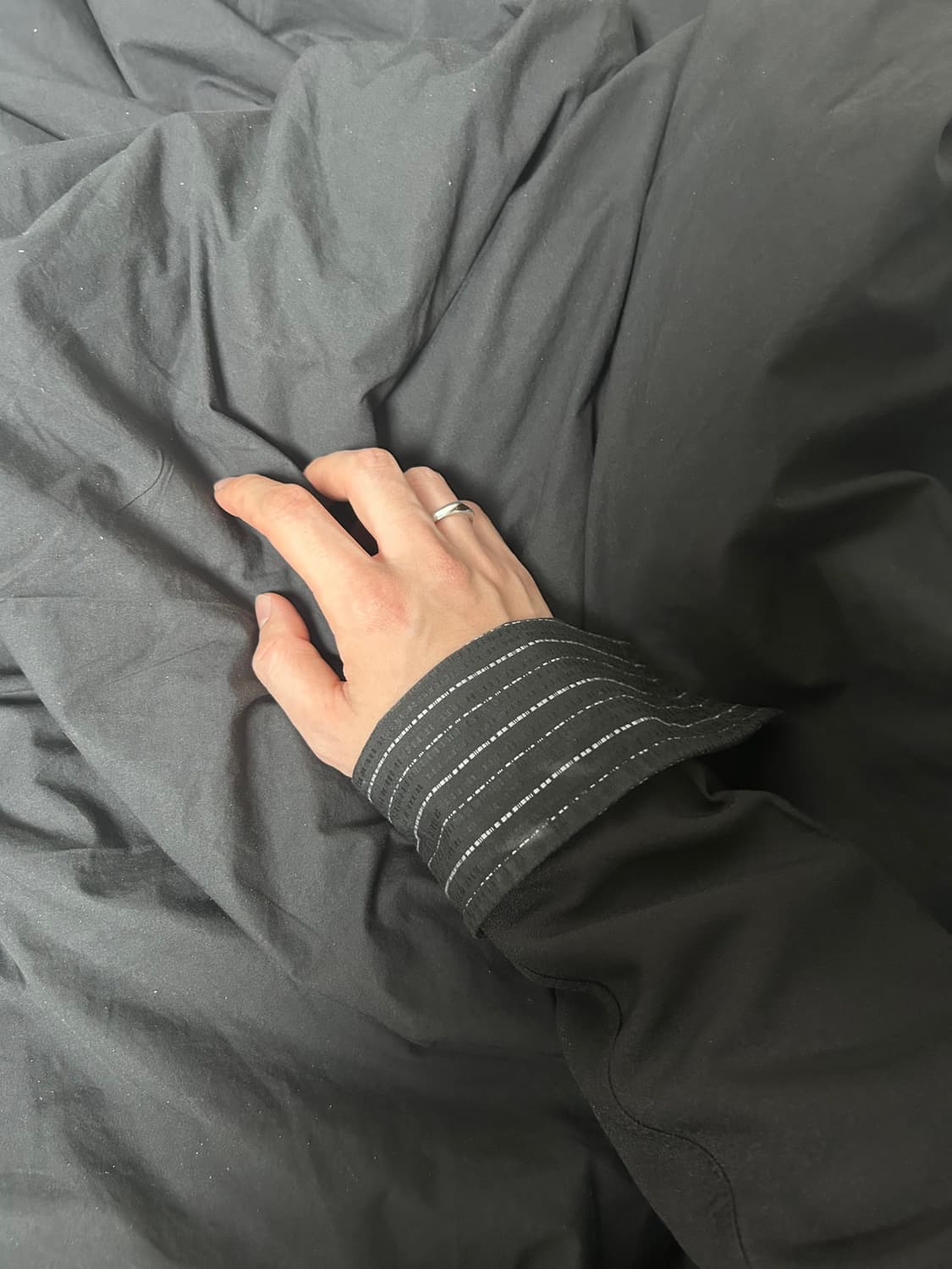 캐서린 햄넷 핀스트라이프 롱커프스 셔츠 상품이미지4