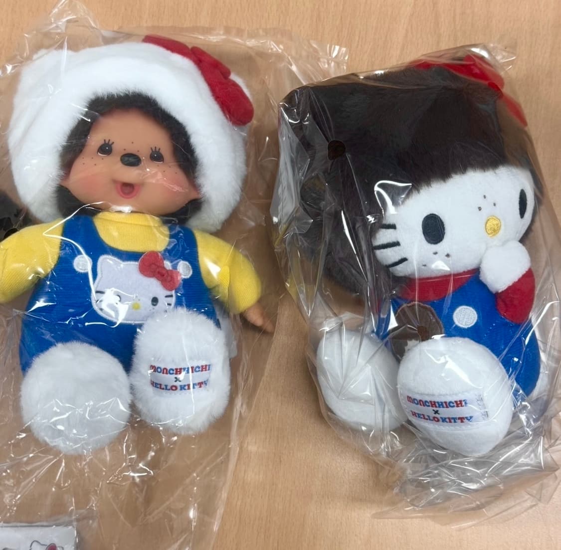 몬치치 X 헬로키티 콜라보 인형 2종 세트 상품이미지1