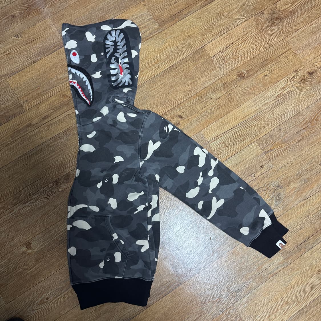 베이프 샤크후드 회색 카모 상품이미지1