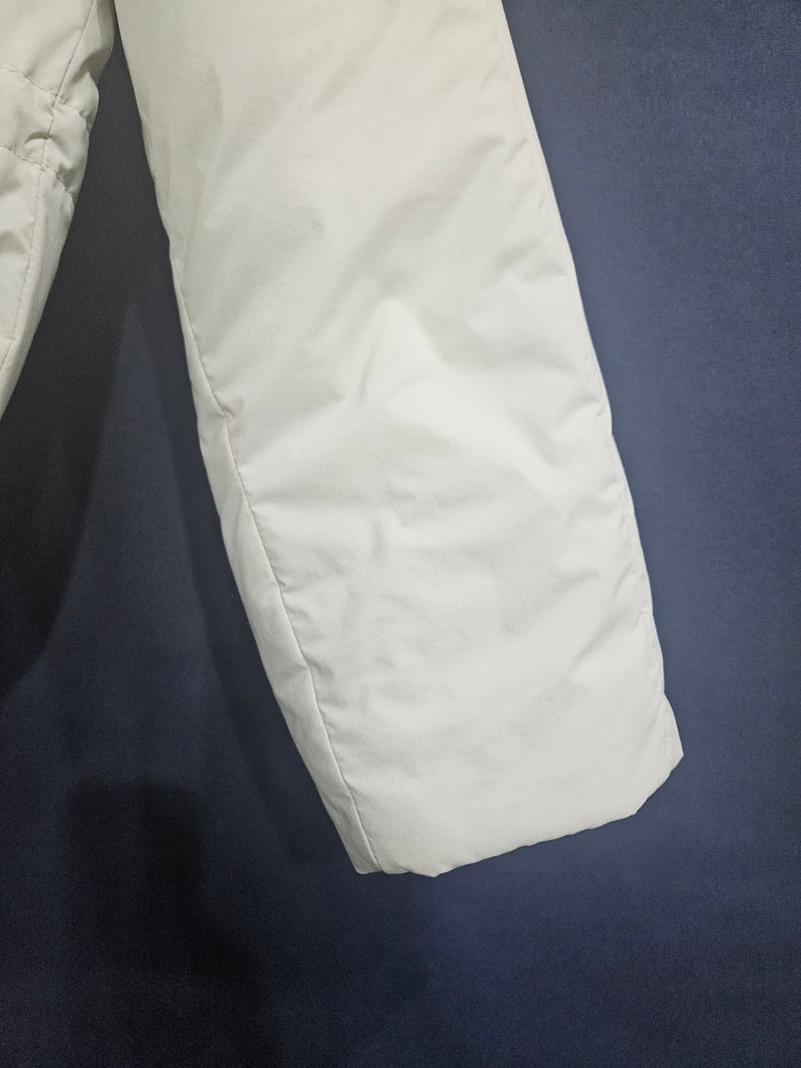 블랙컬러 아이보리컬러 남성 100 구스다운 패딩  상품이미지5