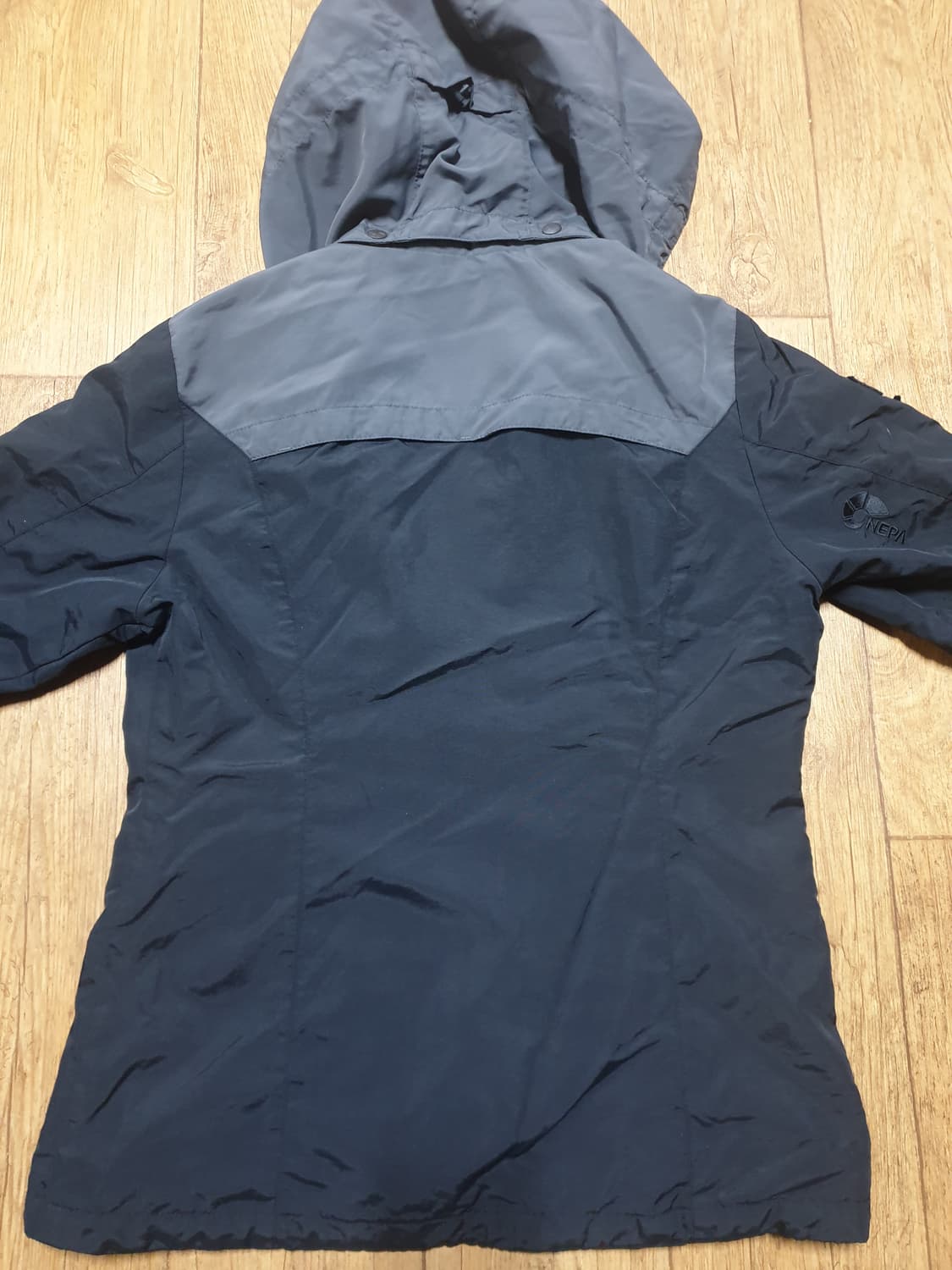 네파 아웃도어 바람막이 90 사이즈입니다 상품이미지5