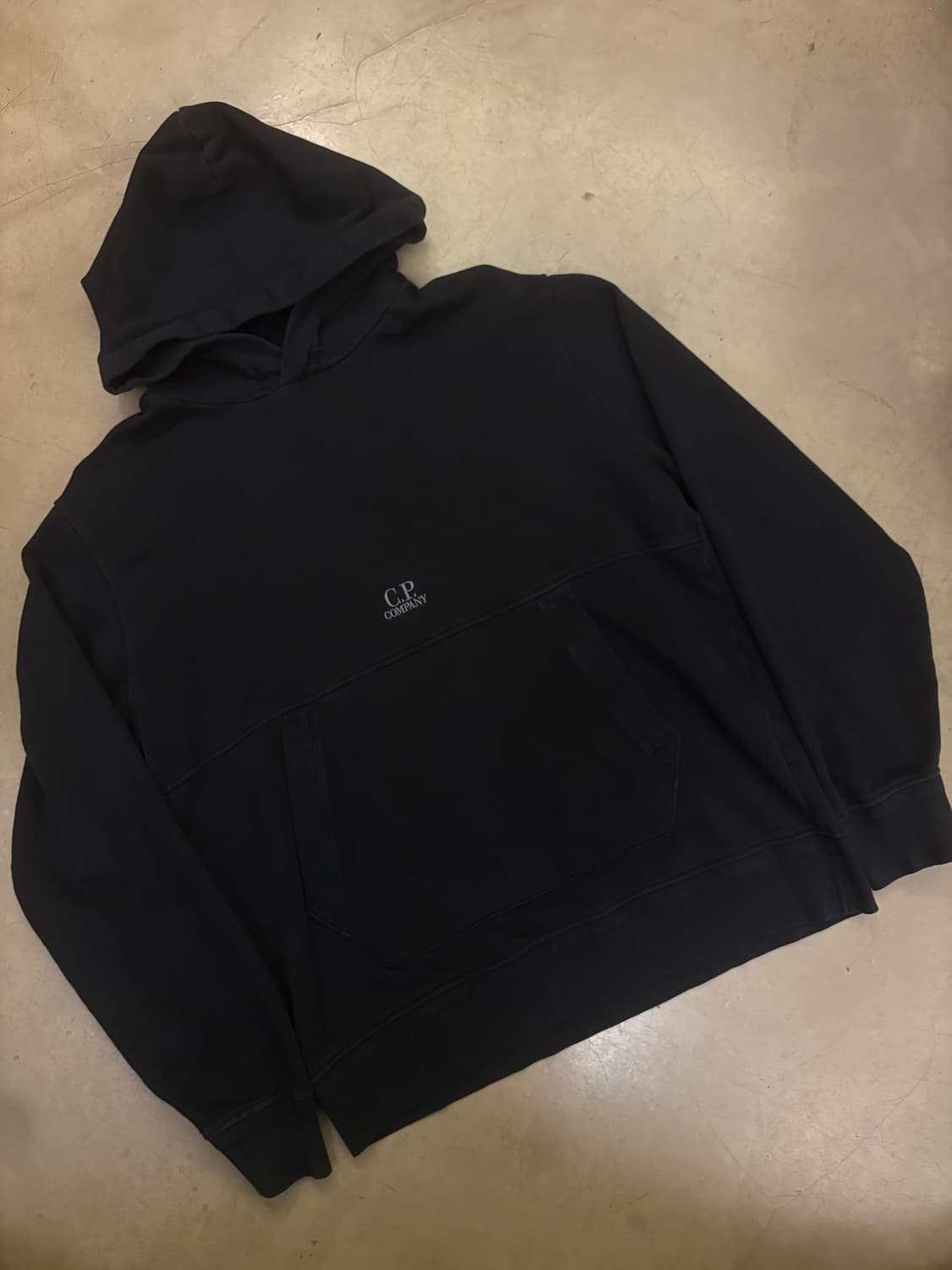 CP컴퍼니 중앙 로고 후드티 상품이미지1