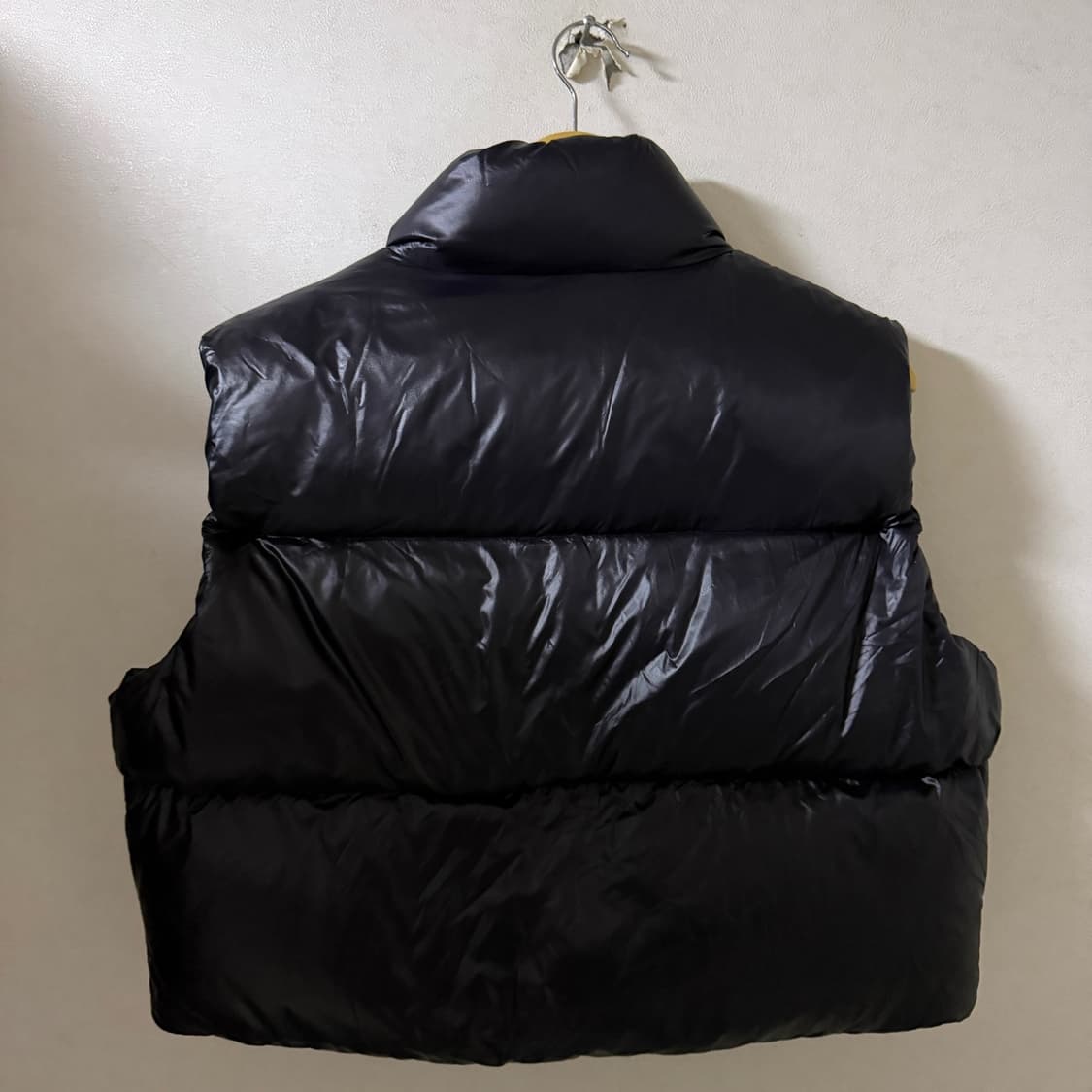 엄브로 크롭 덕다운 패딩 베스트 블랙 상품이미지3