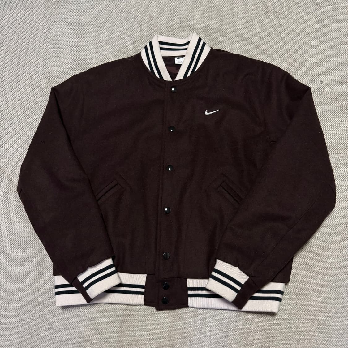 나이키 NSW 어센틱 바시티 자켓 브라운 바살트 - 아시아 상품이미지1