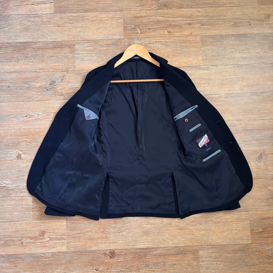 헤지스 슬림 95 자켓 다크네이비 양가죽 디테일 독특한 질감 상품이미지10