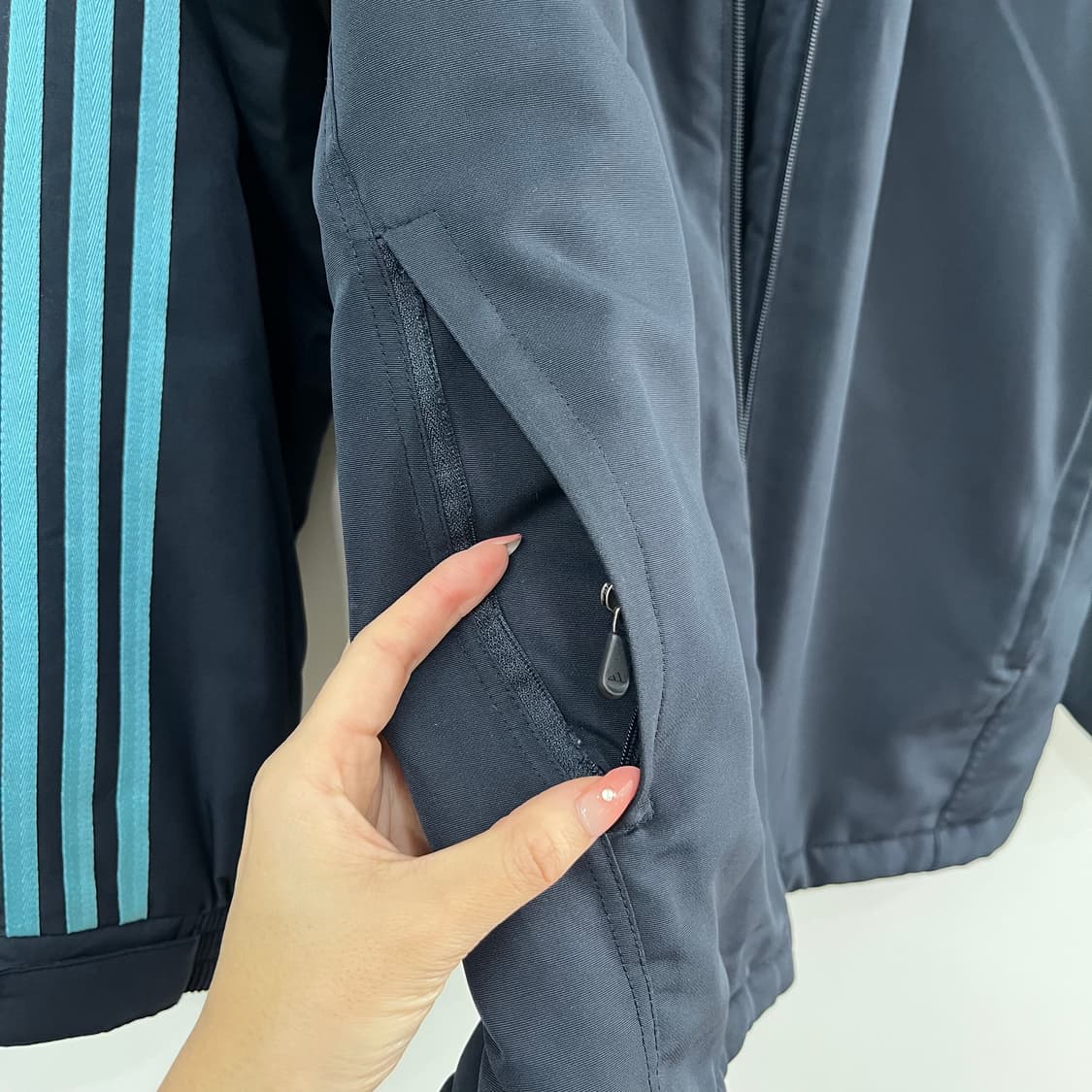 아디다스 하늘색 삼선 네이비 패딩 수트 자켓 상품이미지8