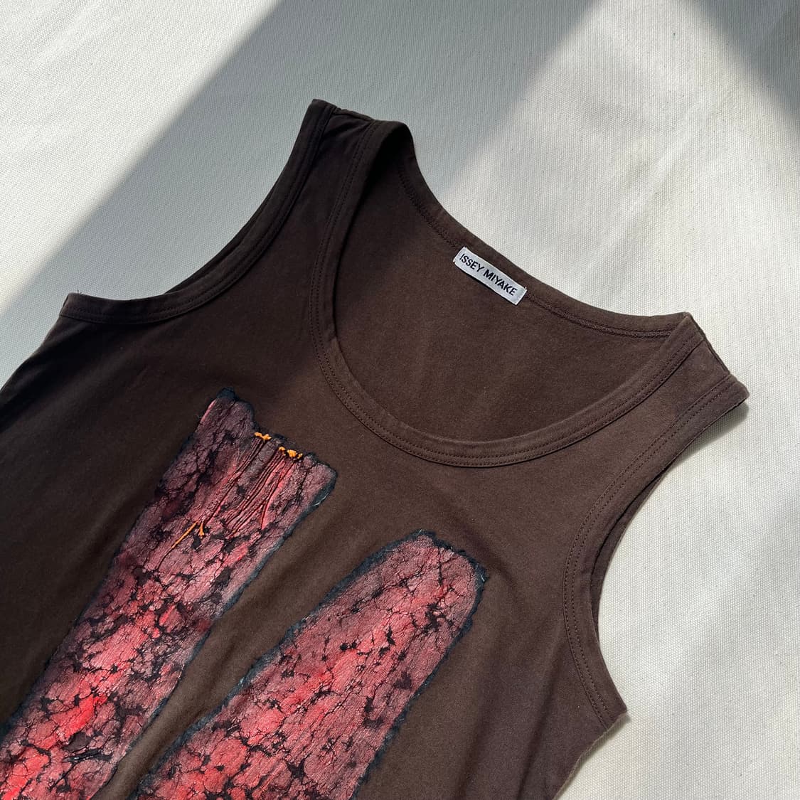 이세이미야케 텍스처 크랙 그래픽 슬리브리스 상품이미지2