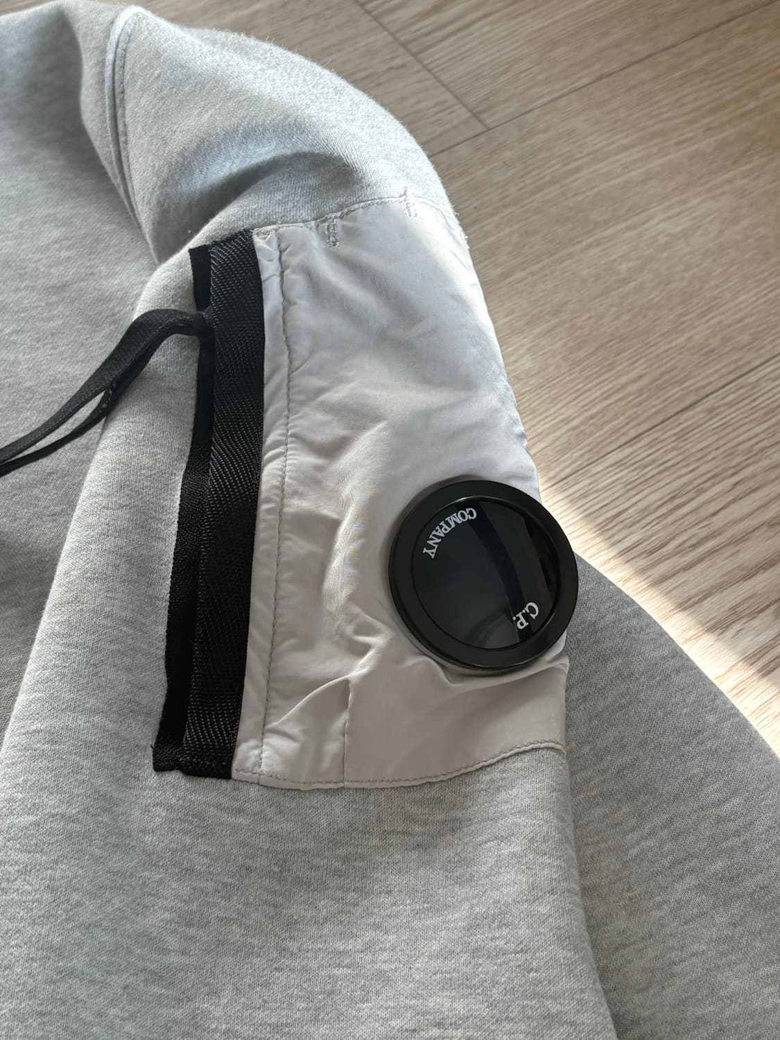 cp컴퍼니 맨투맨 상품이미지2