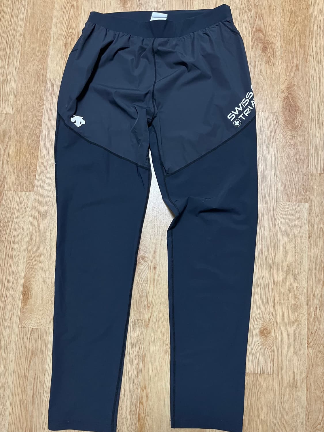 데상트 스위스트리아 트레이닝 바지 상품이미지1