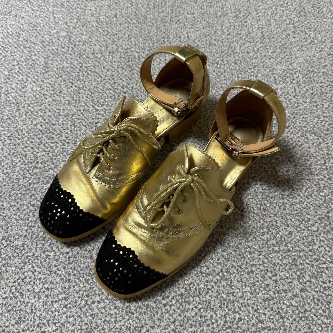 [정가 150만원] 샤넬 골드 스트랩 구두 37 235-240 상품이미지6