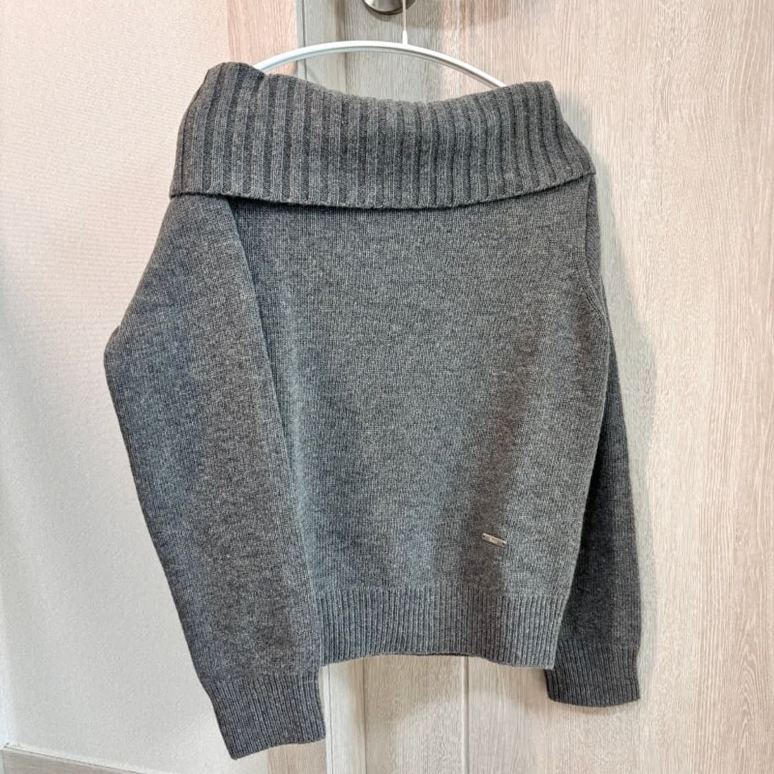 시눈 오프숄더 니트 상품이미지2