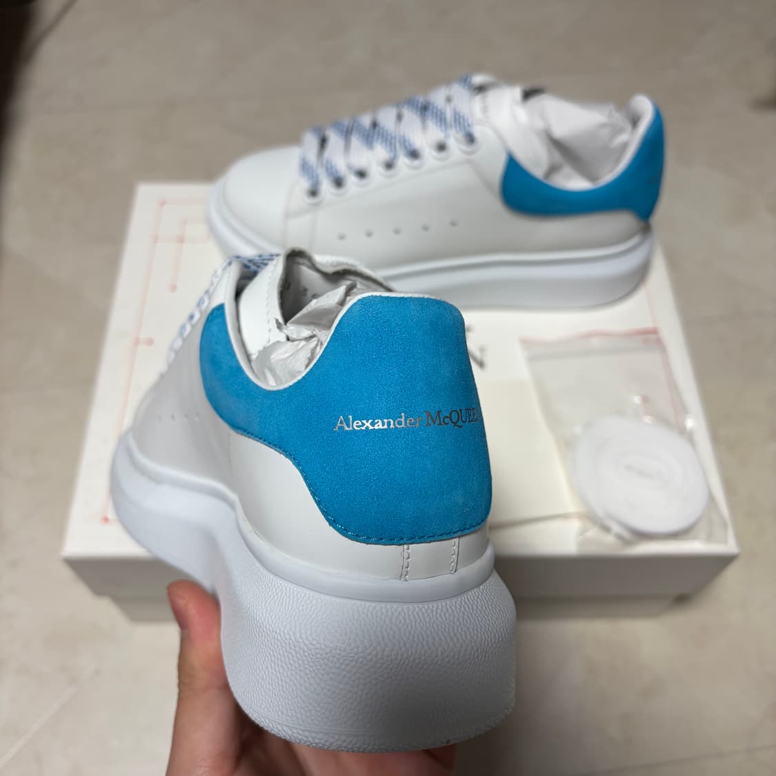 새상품(225)알렉산더맥퀸 오버솔 스니커즈 블루 상품이미지4
