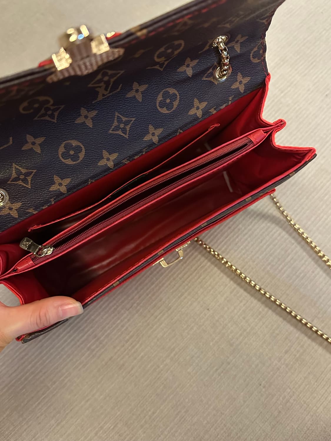 루이비통 모노그램 체인 숄더백 레드 상품이미지9