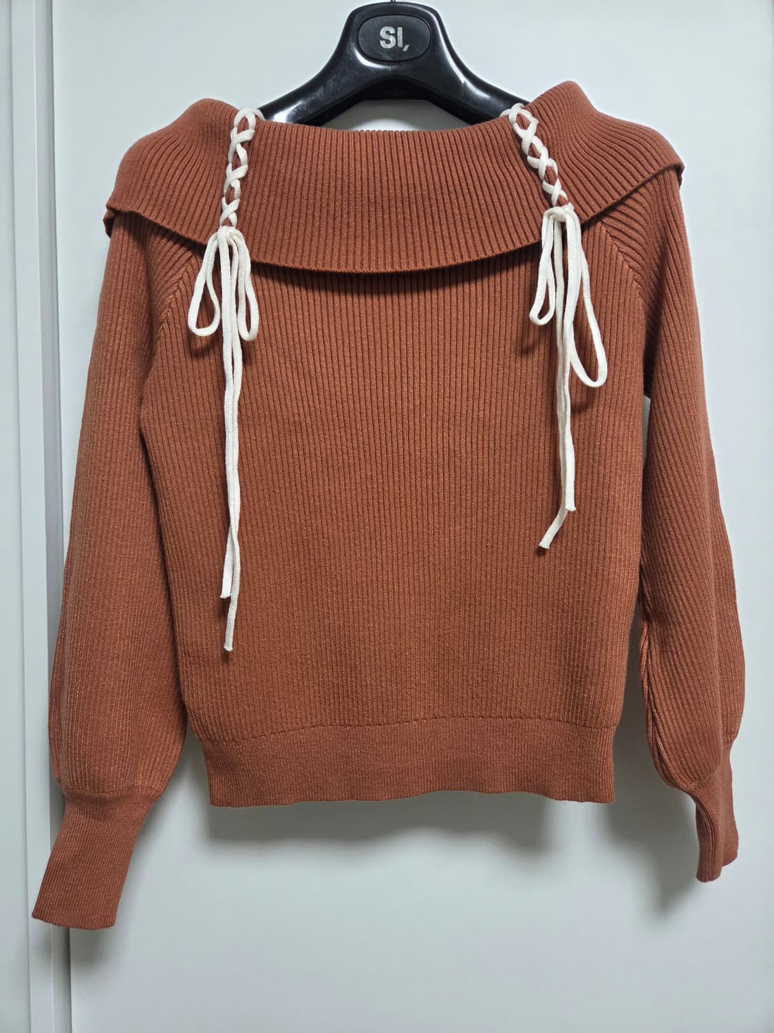 오프숄더 니트 상품이미지1