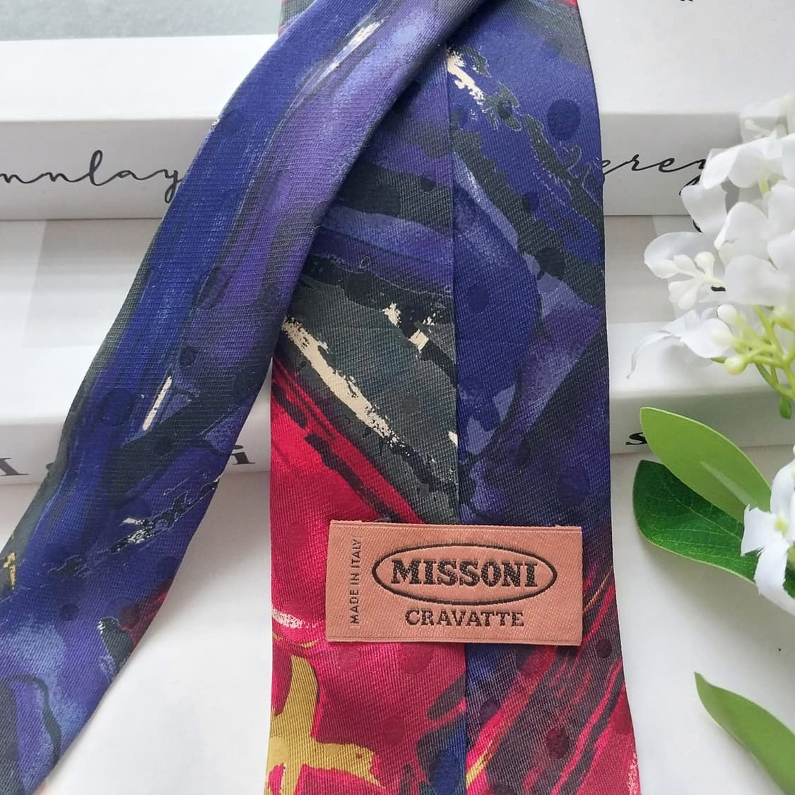미쏘니 실크 멀티 컬러 아트 패턴 넥타이 9.2cm A+등급 K1799
 상품이미지5