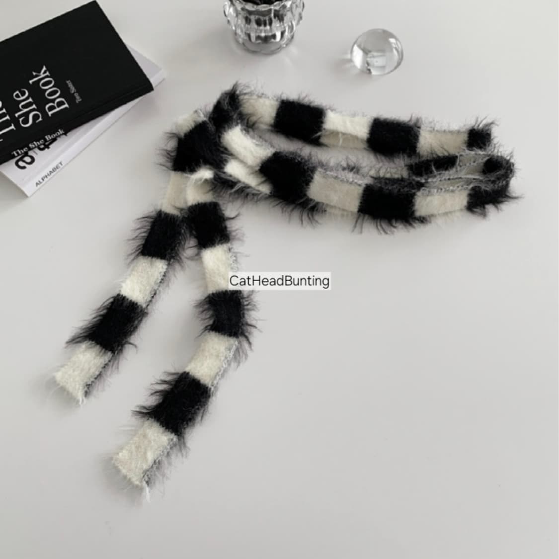 안유진 착용_UNISEX 플러피 스트라이프 롱 슬림 머플러 상품이미지8