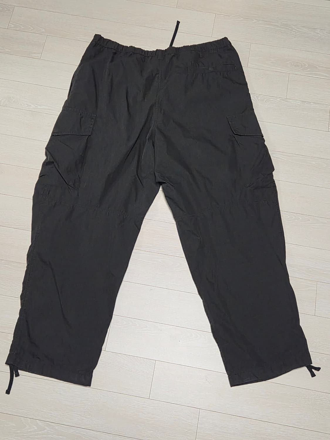 Uniqlo U 와이드 피트 파라슈트 카고 팬츠 XL 상품이미지2