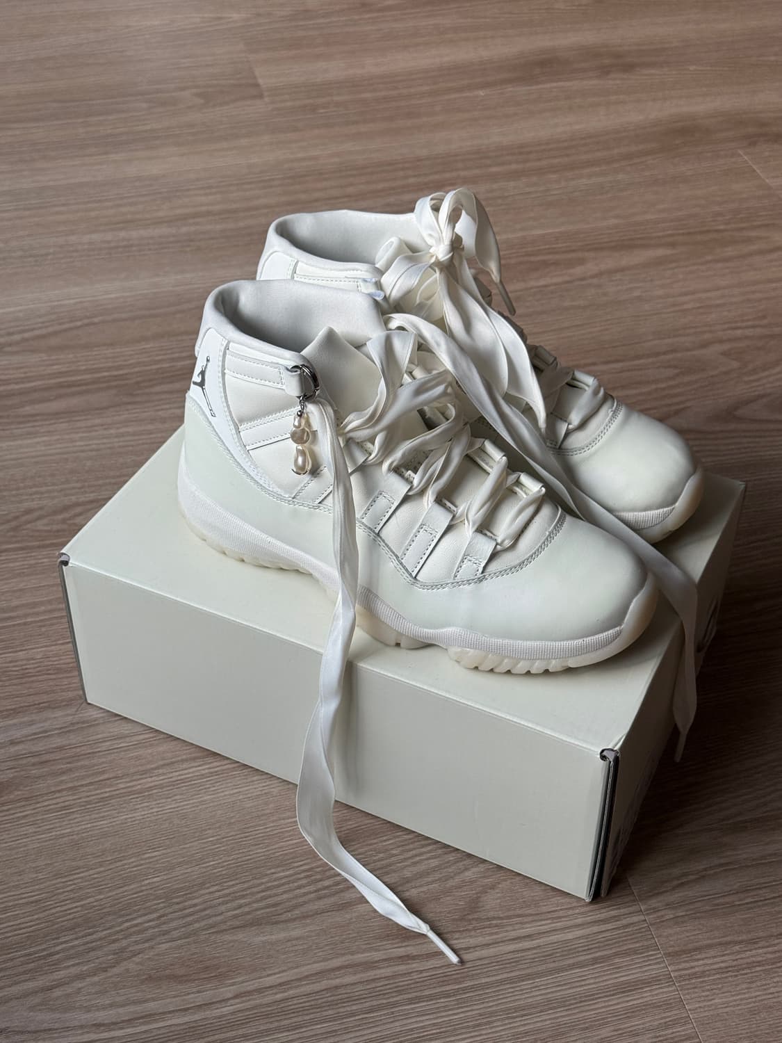 에어 조던 11 레트로 펄 250 상품이미지1